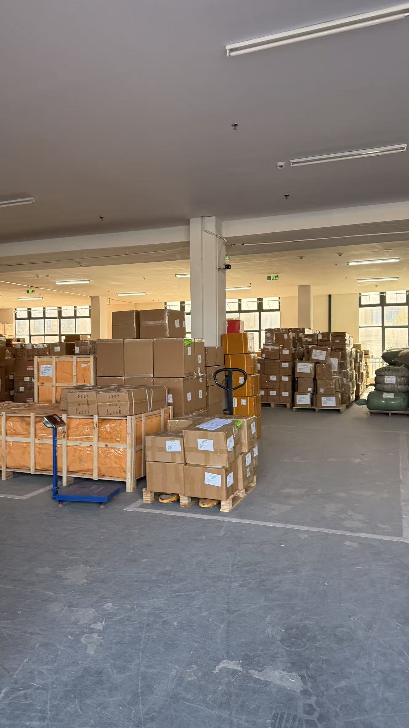 Armazém Pindau na China com mercadorias prontas para envio