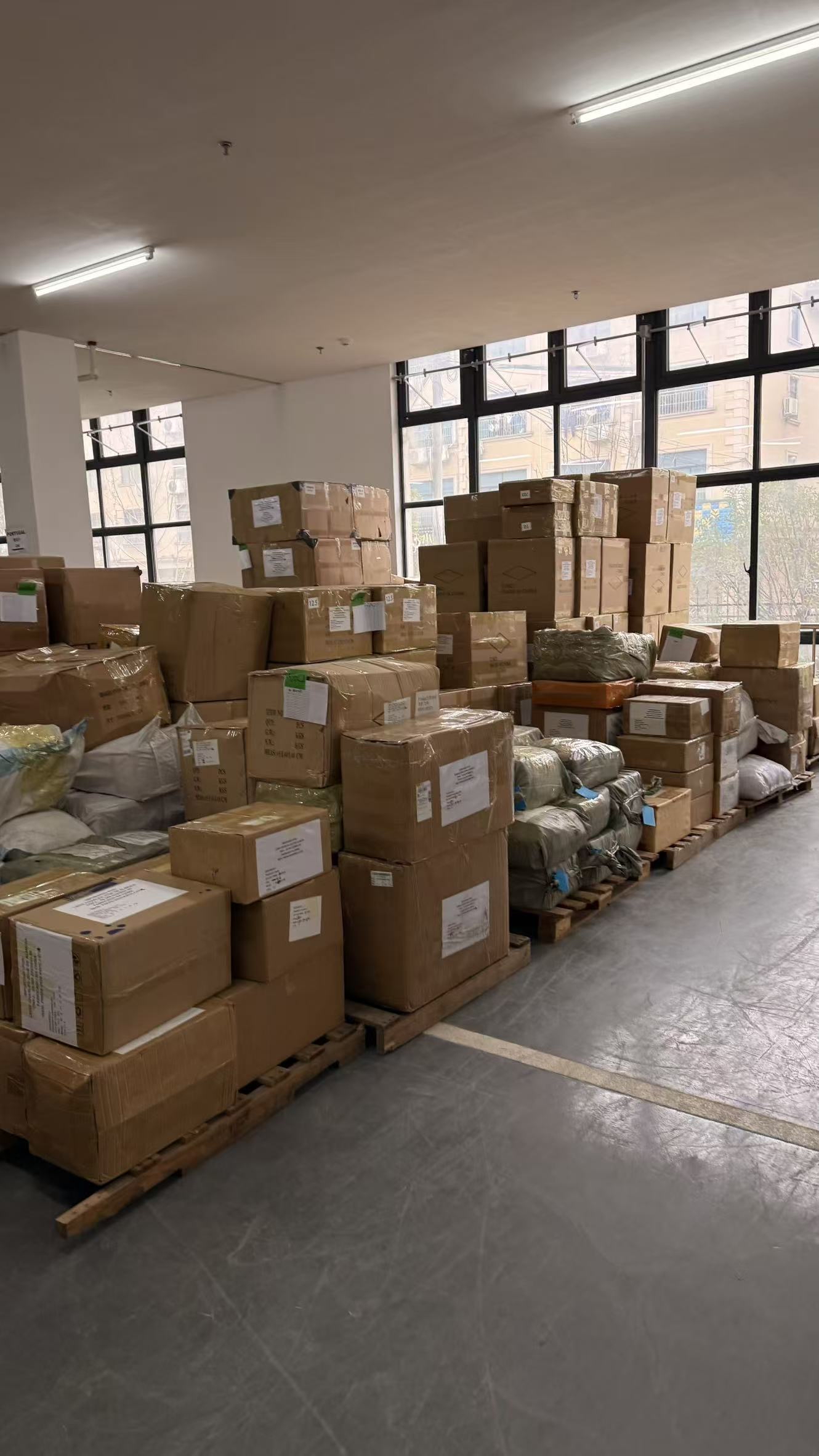 Estoque de produtos no armazém da China