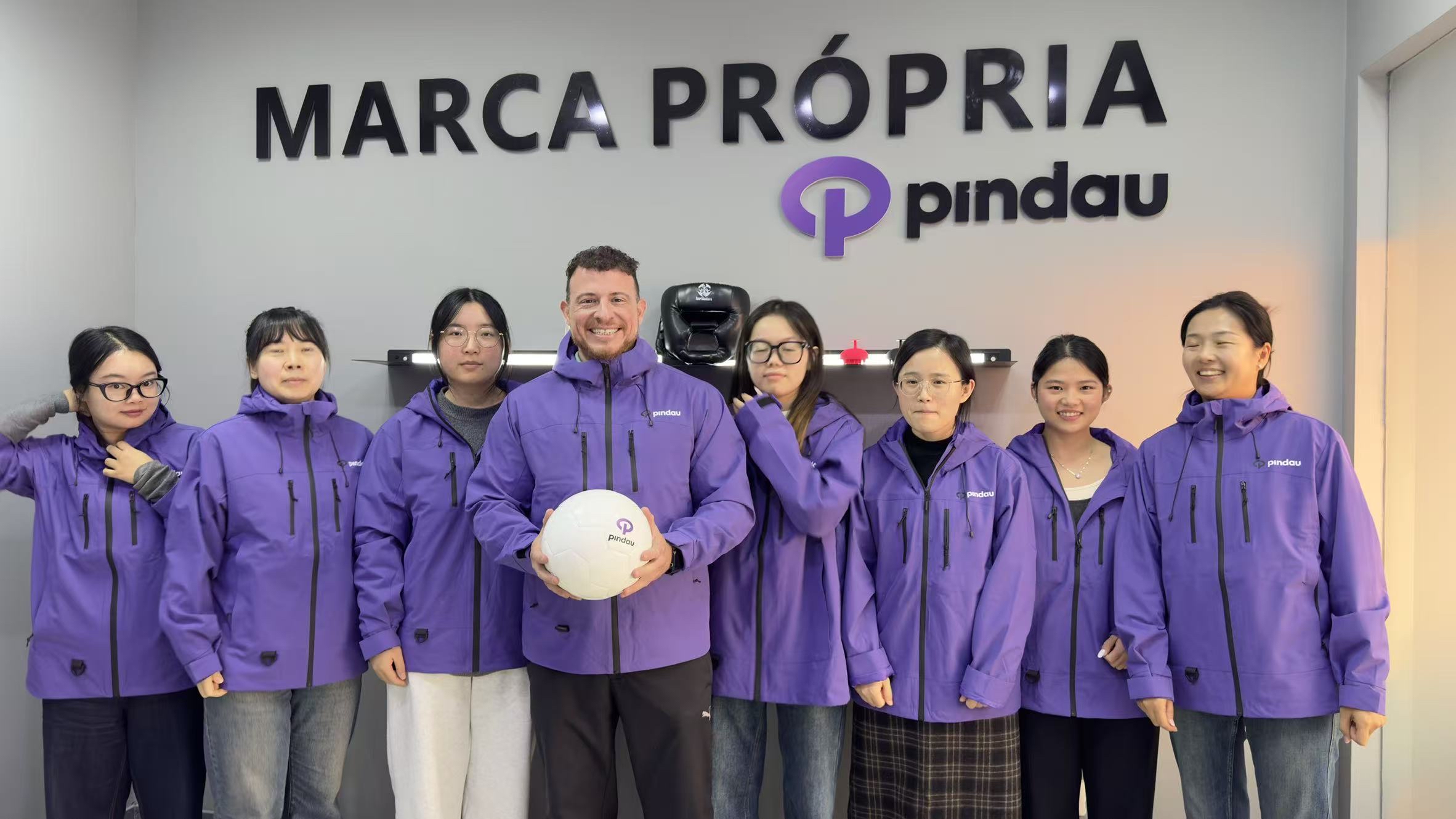 Equipe Pindau no escritório Marca Própria